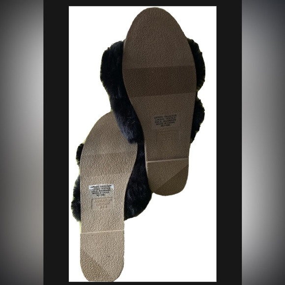 NWT Ann Taylor Factory Black Faux Fur Slippers 7-8 - Picture 2 of 2